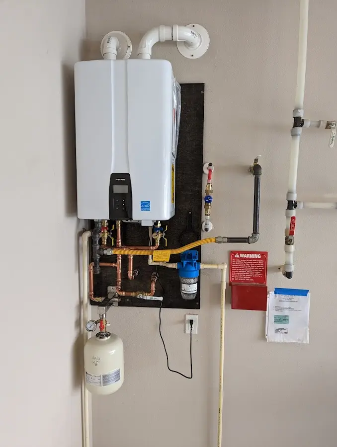 Professional plumber installing copper piping in a Oskaloosa home